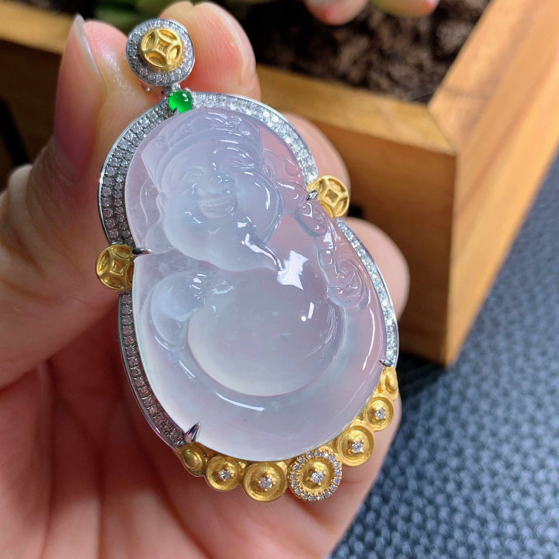 天然缅甸翡翠a货飘花冰种翡翠财神吊坠18k种好玉质细腻品质好雕工