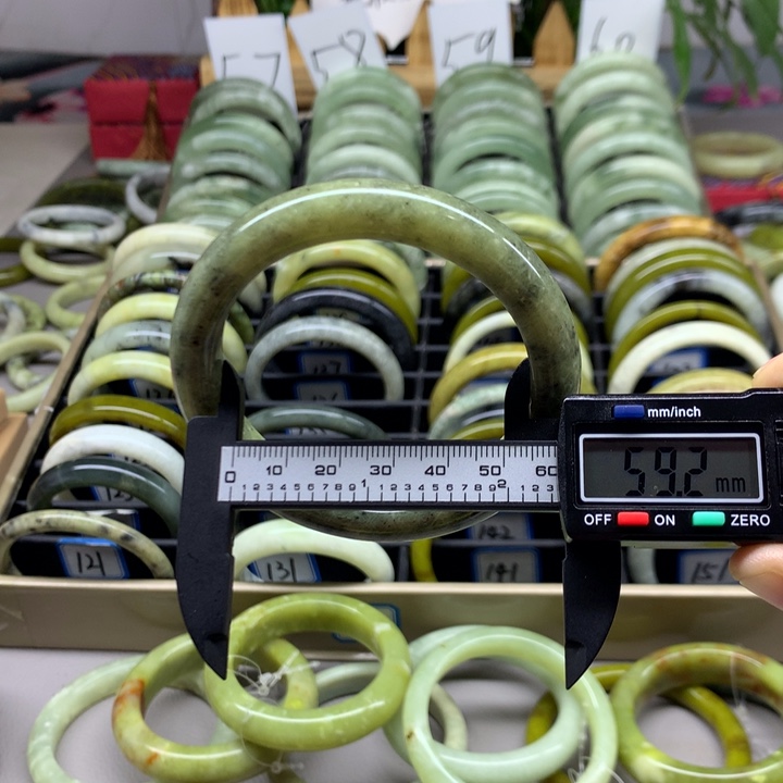 未镶嵌蛇纹石玉手镯135