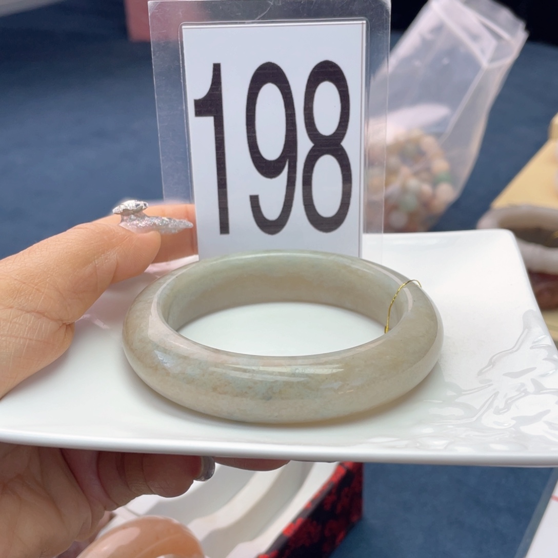 石英岩玉未镶嵌手镯