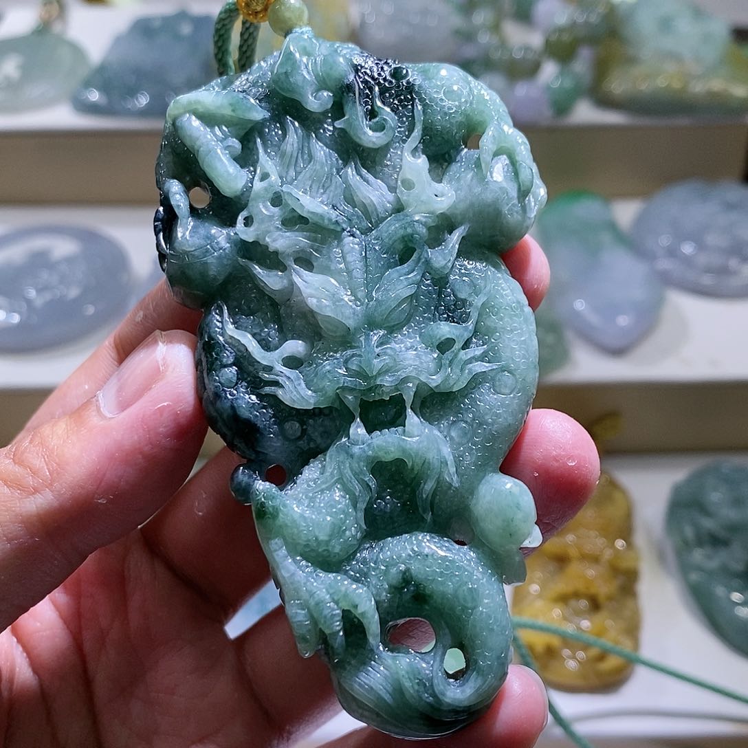 【闪购商品】翡翠颈饰未镶嵌龙牌