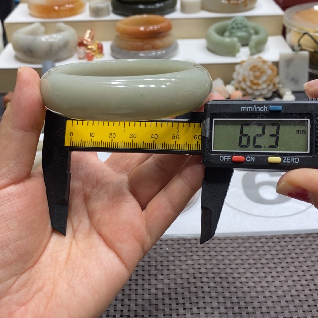 石英质玉未镶嵌手镯