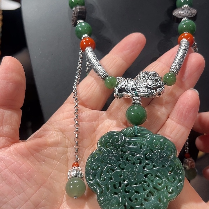 颈饰未镶嵌和田玉