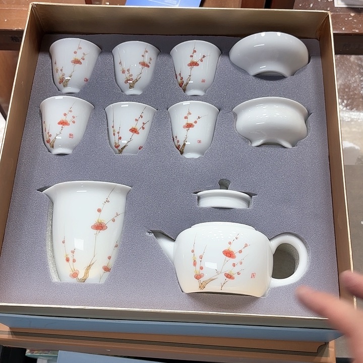 孤品茶具套装等等。     