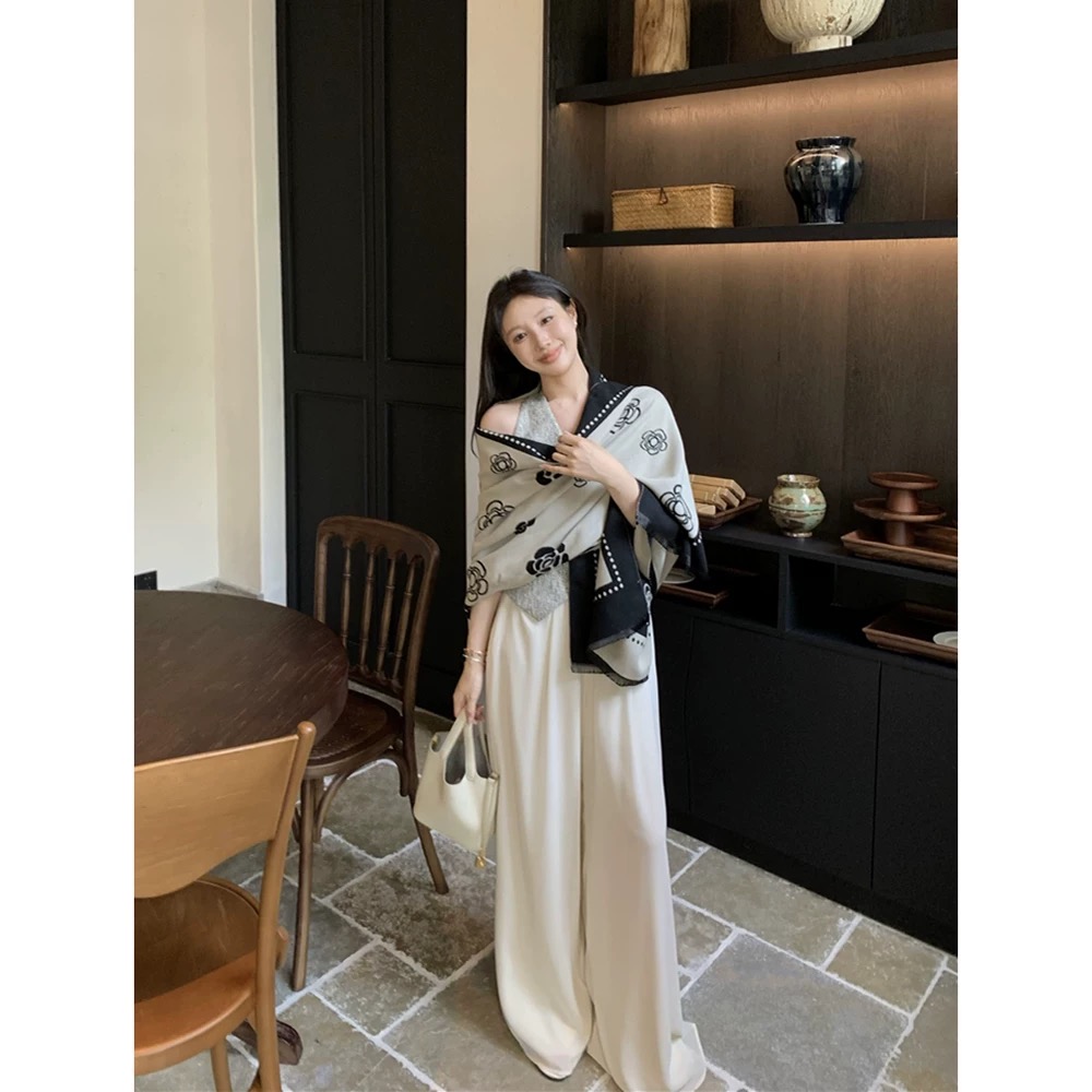 A-17贵气感山茶花围巾披肩双面外搭护肩颈亲肤爆款披肩百搭国风