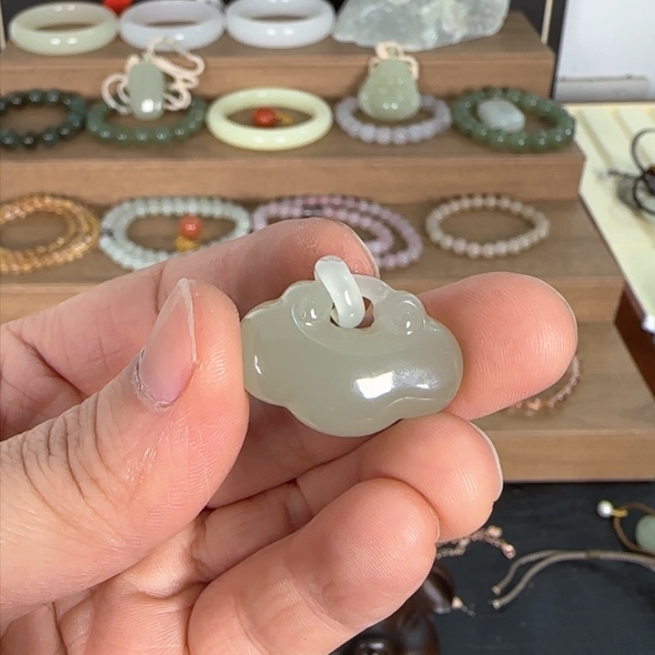 和田玉颈饰未镶嵌