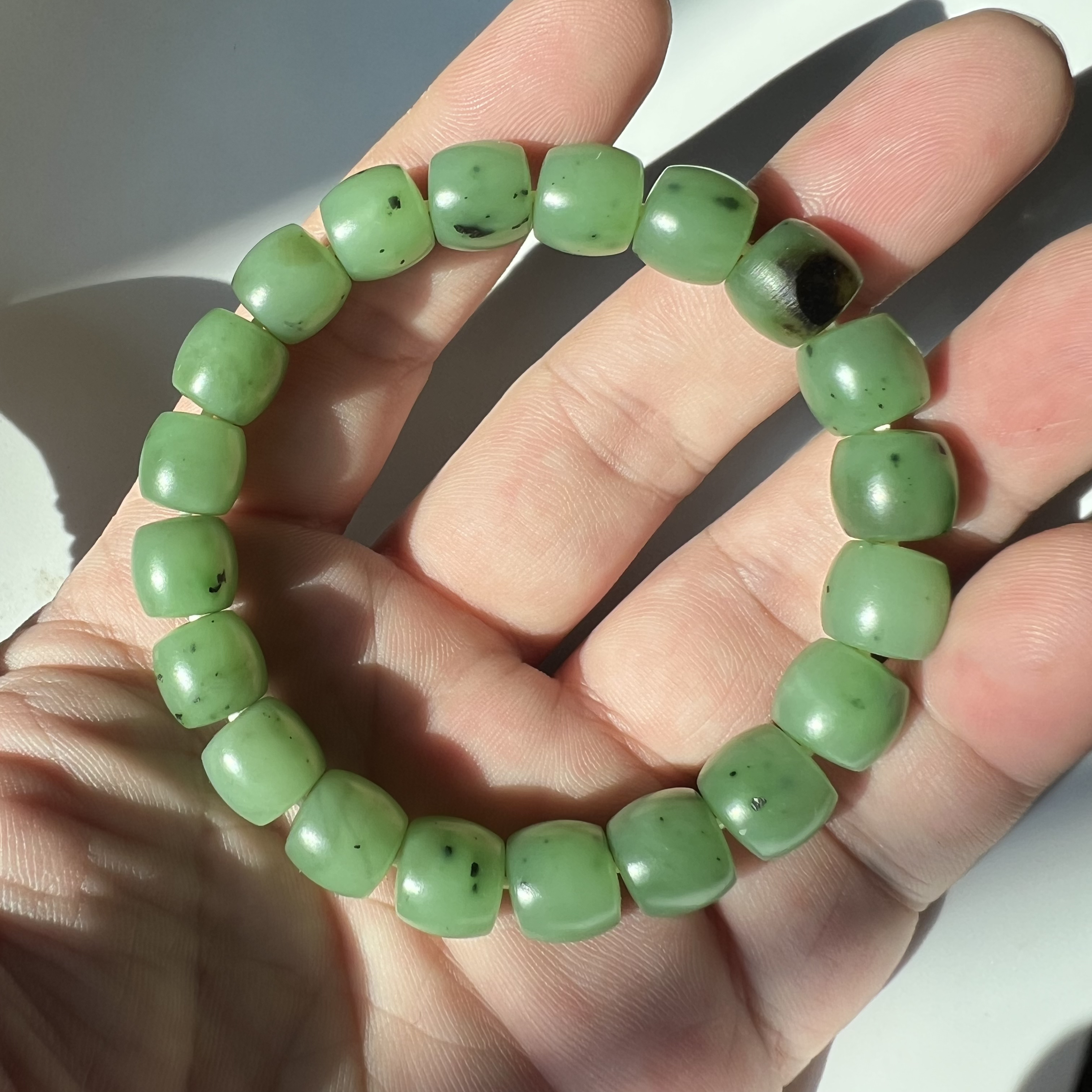 天然和田玉俄乌兰海碧玉果绿黑皮肉料10mm配饰直切无美颜老熟油