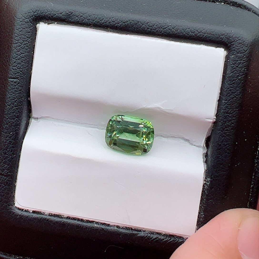 碧玺2.34克拉裸石薄荷绿未镶嵌