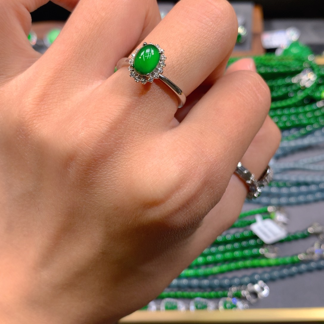 翡翠手链未镶嵌天然翡翠