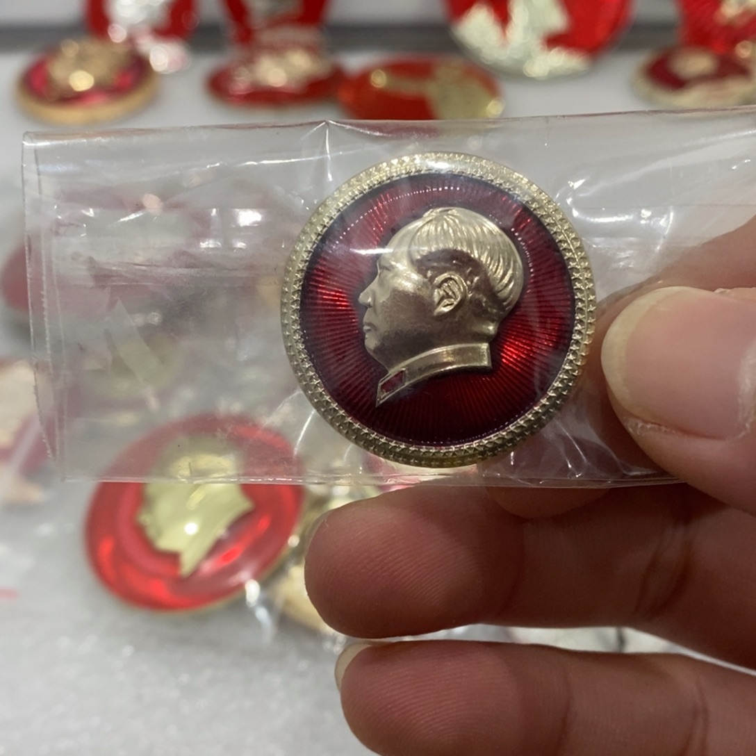 铝暮*?红色纪念章小圆章