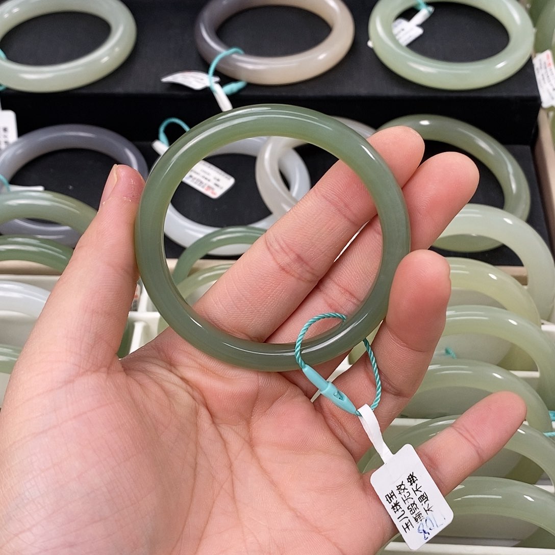 和田玉手镯未镶嵌53.54