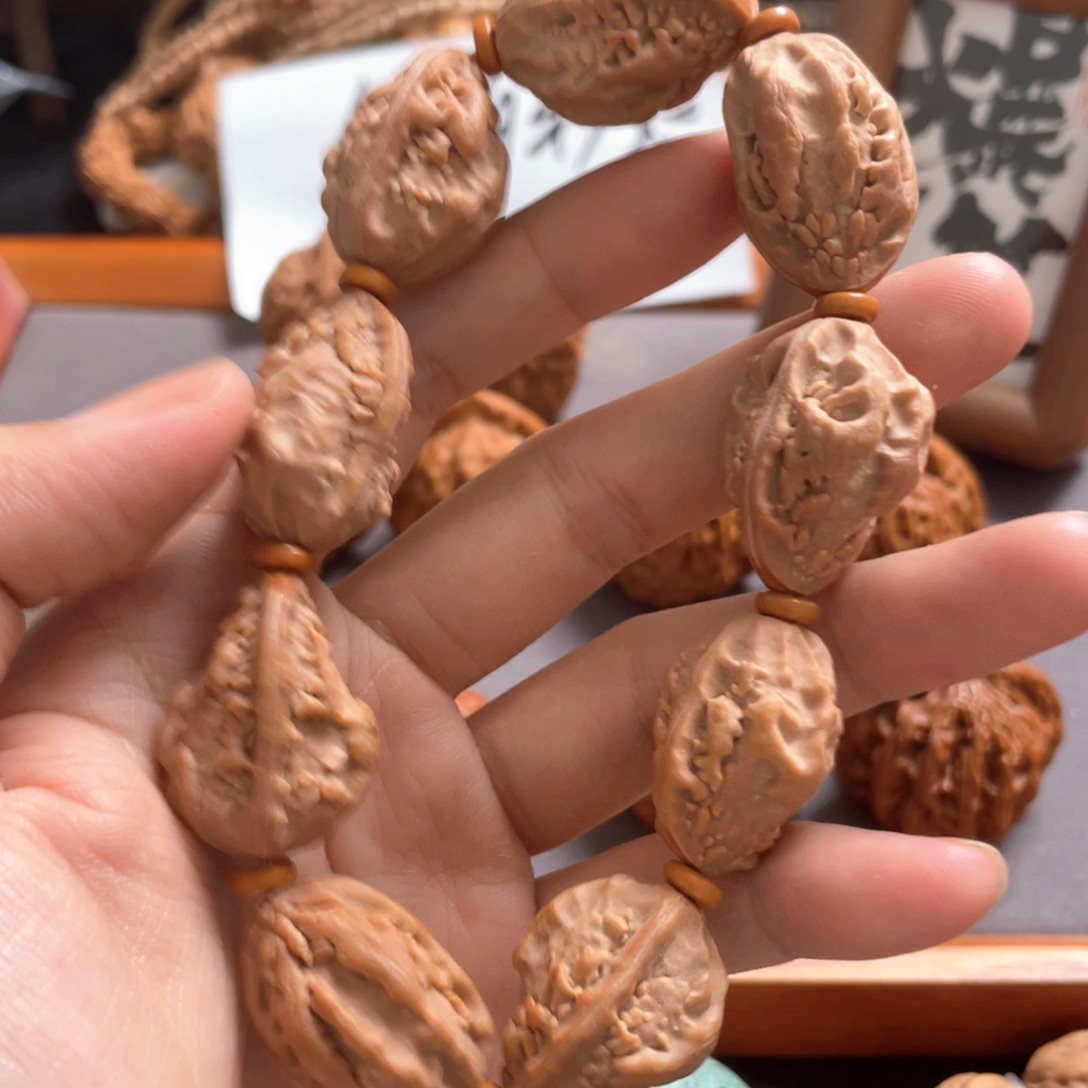 文玩核桃吊坠麒麟角1.7
