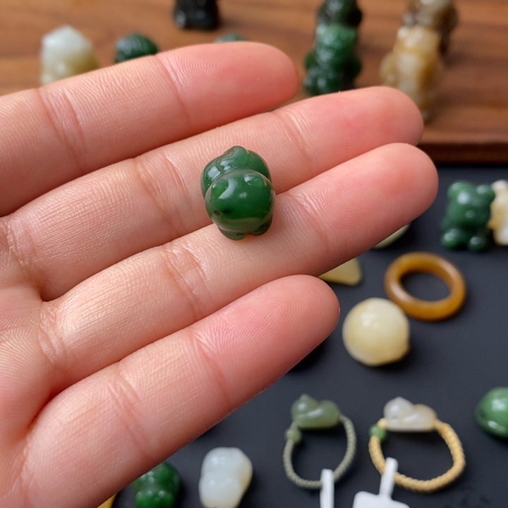 冷***调和田玉未镶嵌颈饰