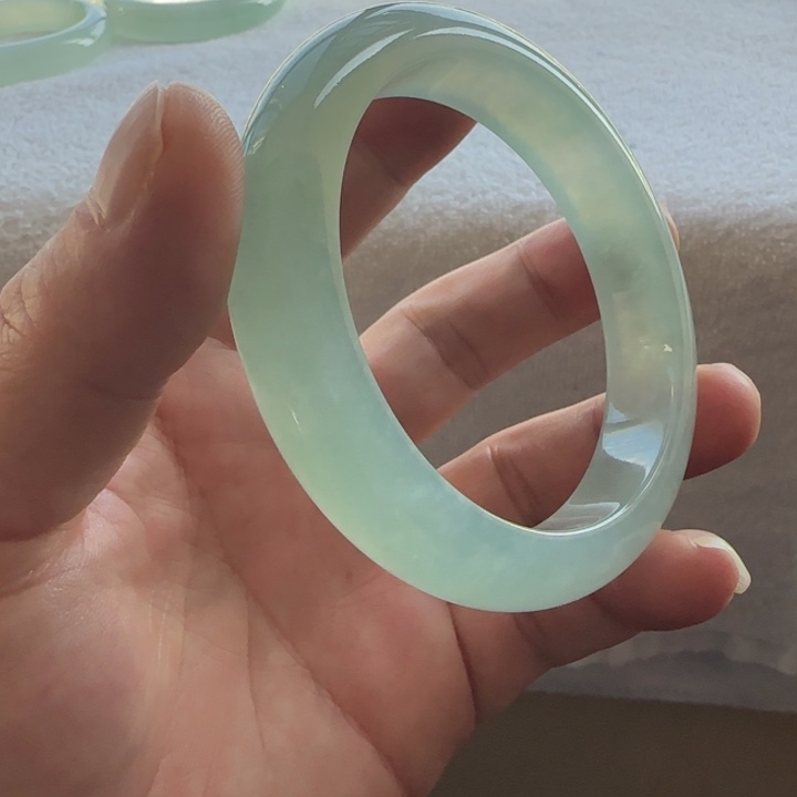 用***3翡翠未镶嵌手镯糯冰绿晴