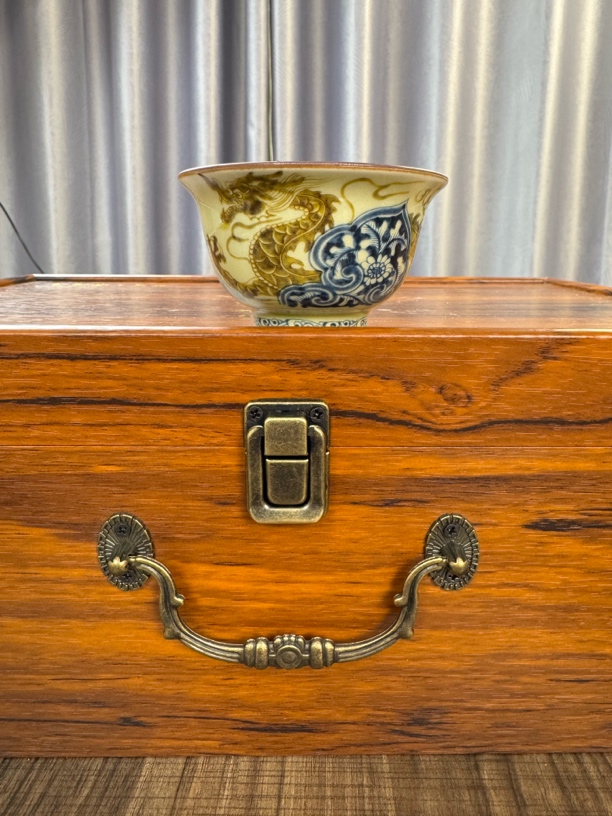 景德镇二号釉釉里金如意穿花龙压手主人杯60cc