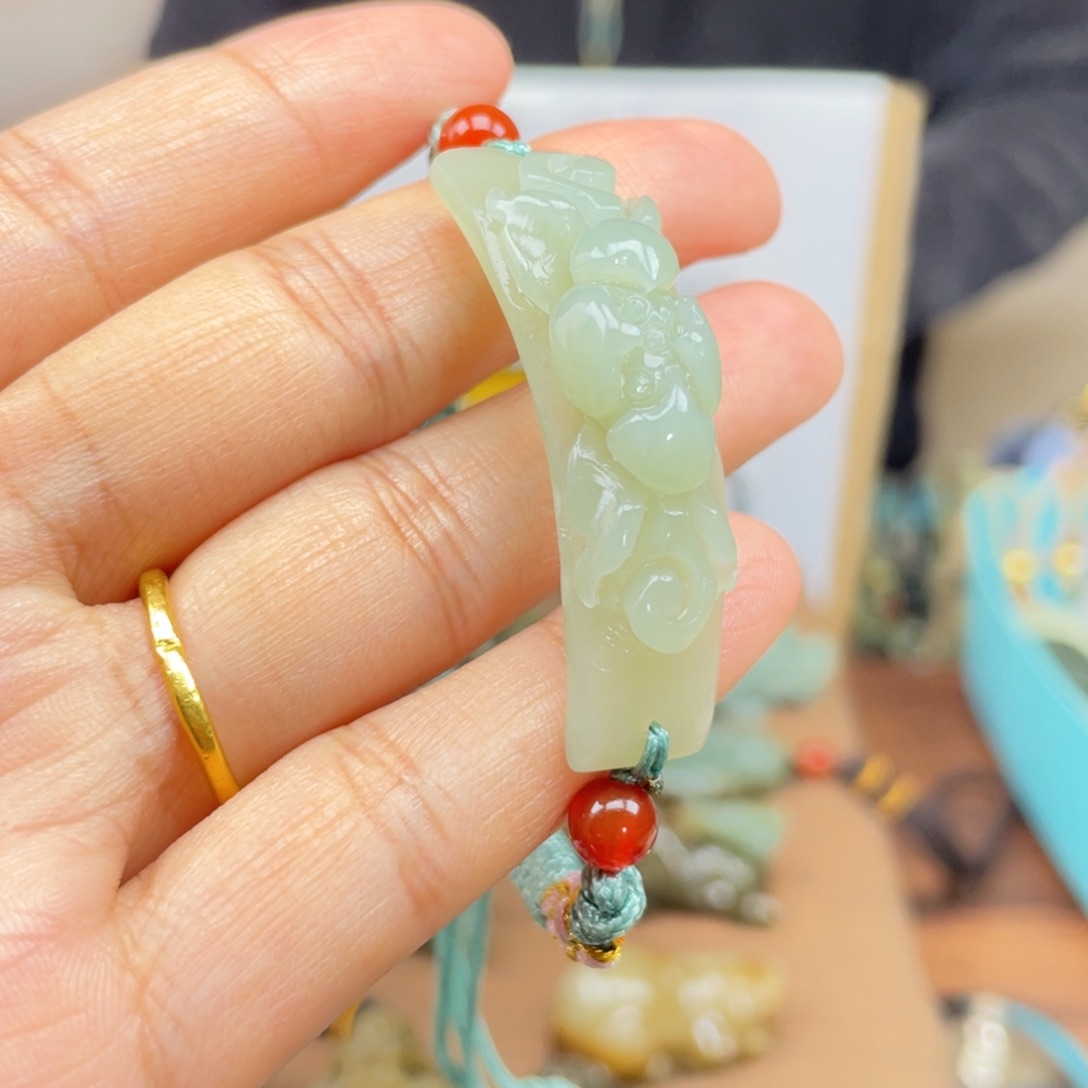 和田玉颈饰未镶嵌