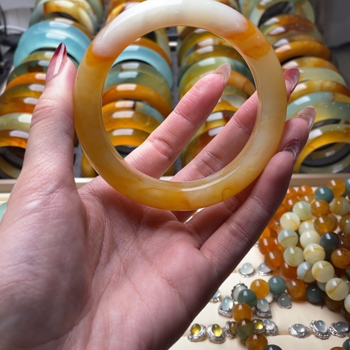 蛇纹石玉手镯未镶嵌62.5