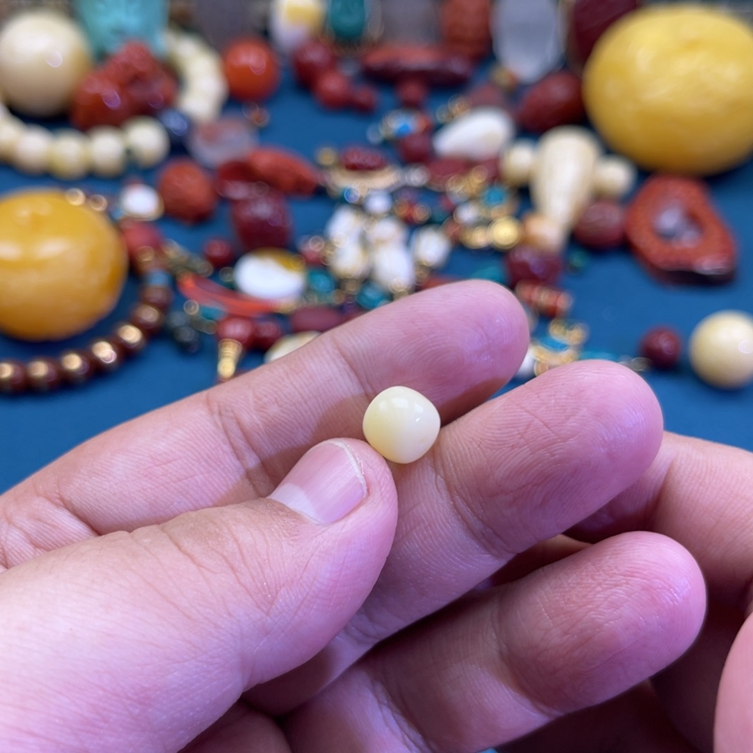 琥珀未镶嵌珠宝奇石23