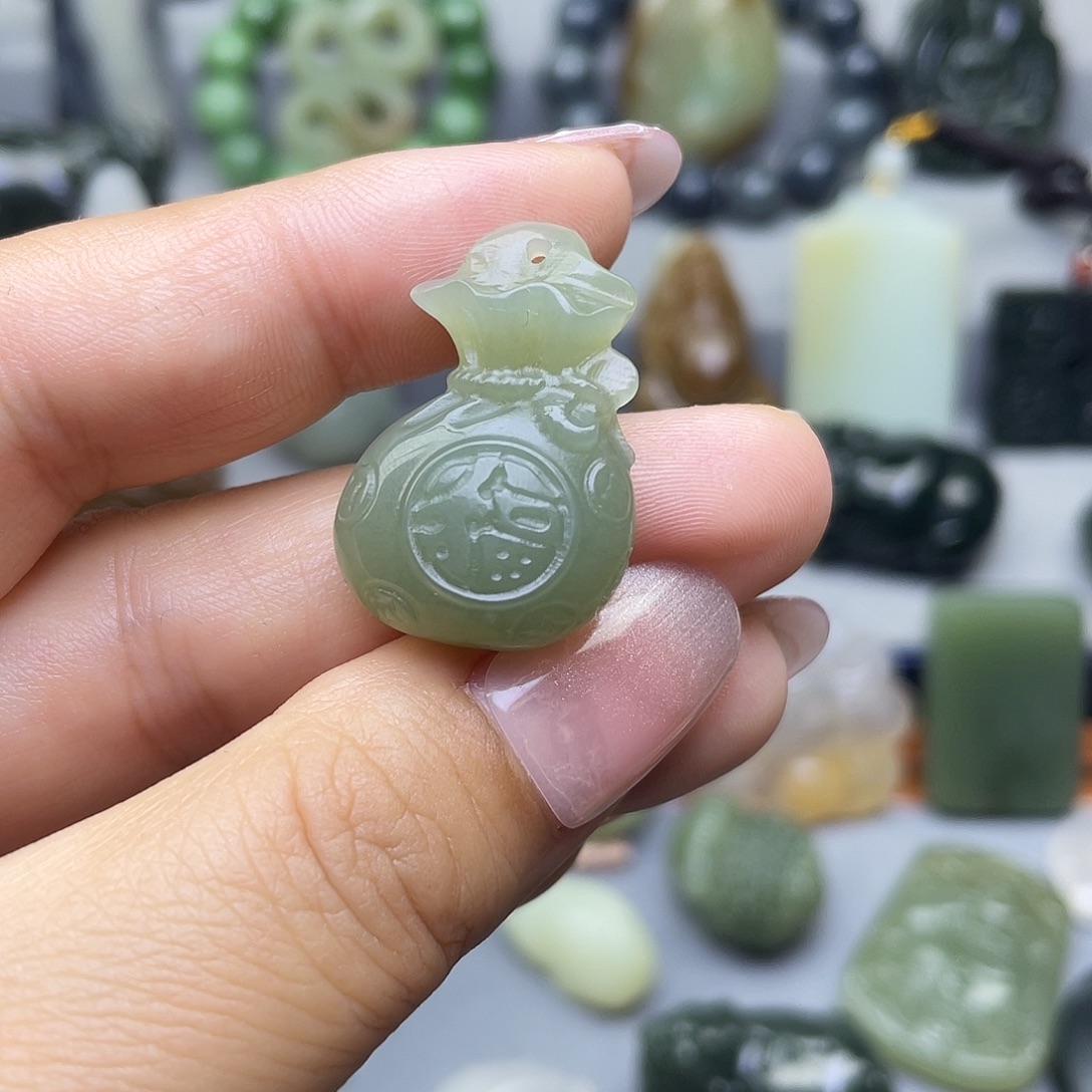 和田玉未镶嵌挂件