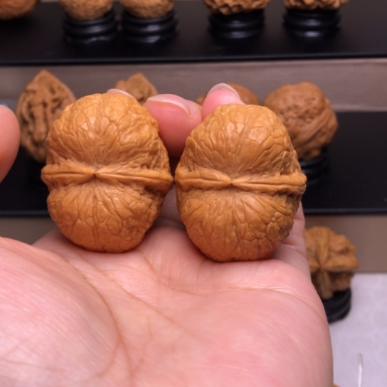 文玩核桃把件峭壁元宝44