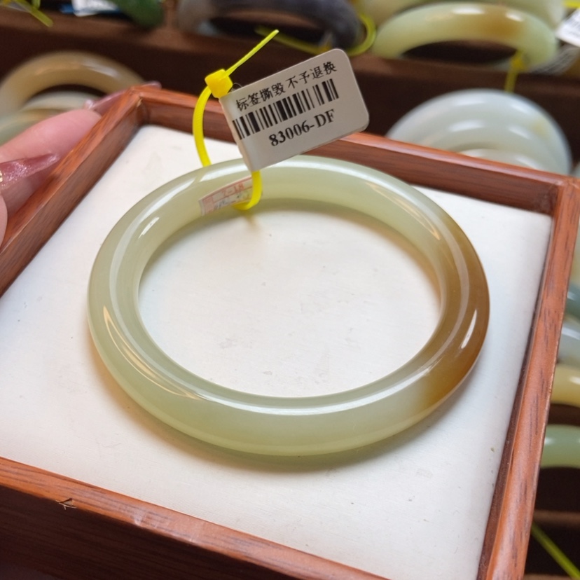 【闪购商品】和田玉手镯未镶嵌