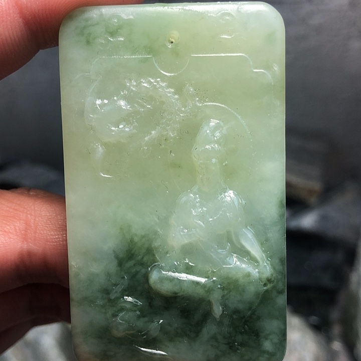 蛇纹石玉颈饰合金