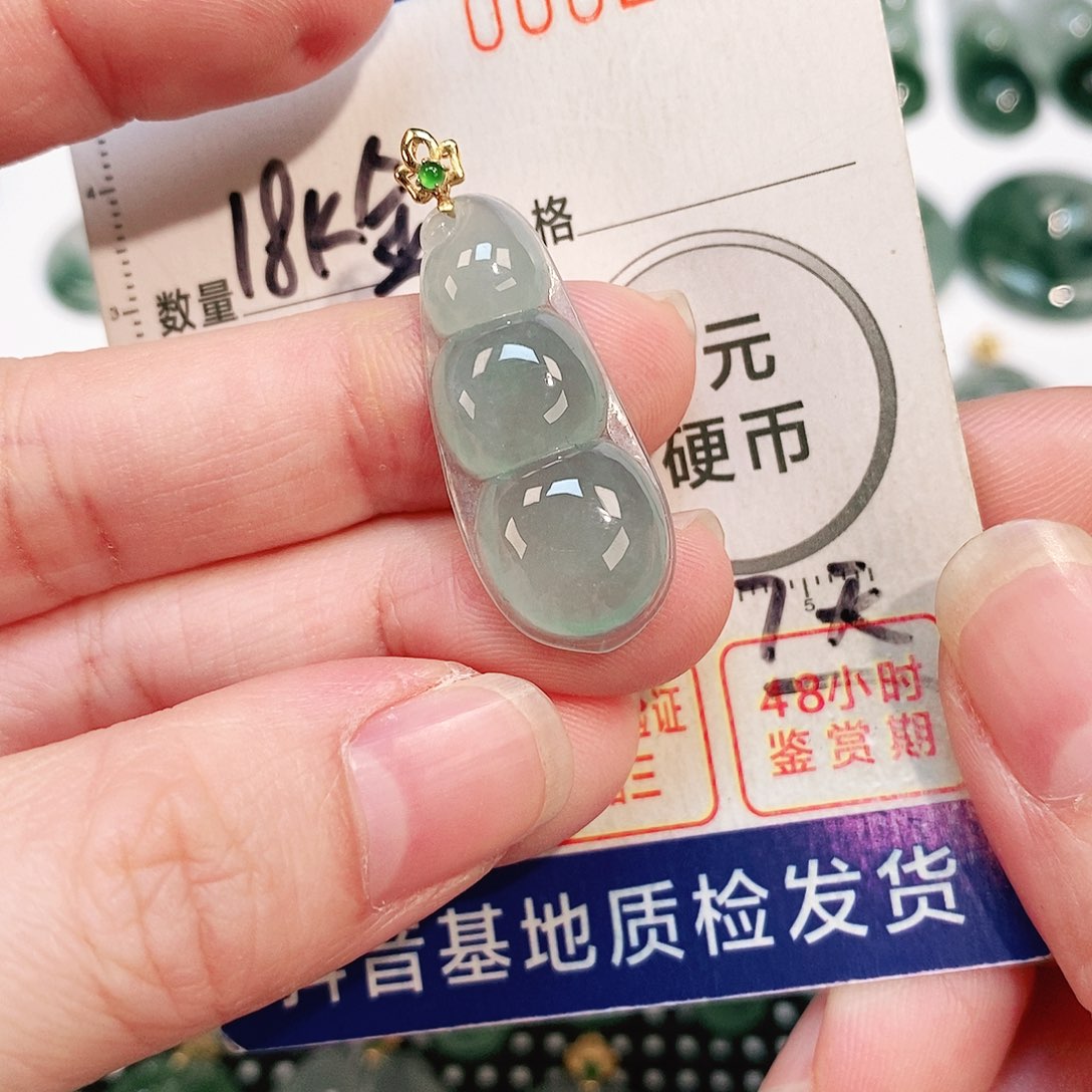 翡翠颈饰18K金镶嵌吊坠