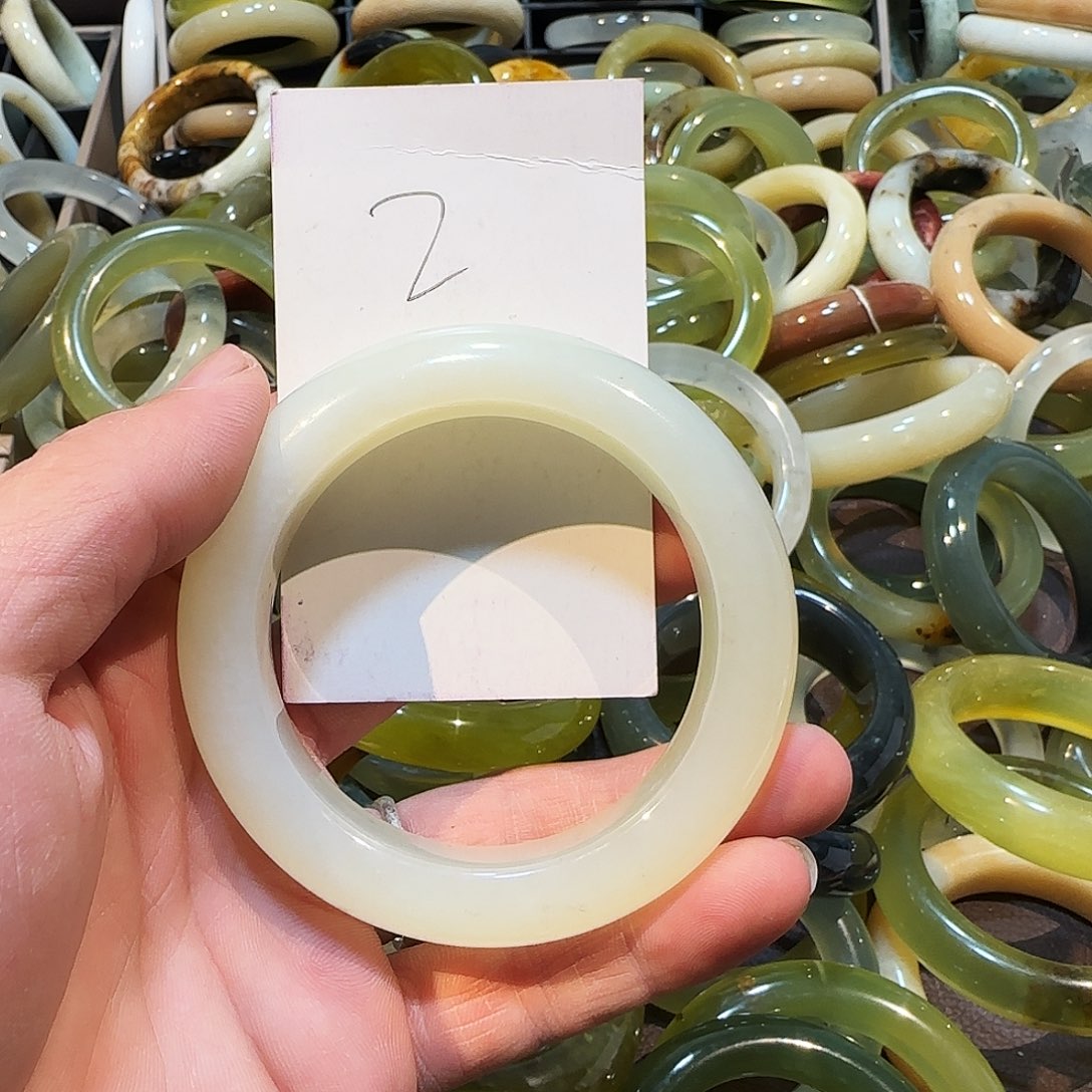 未镶嵌蛇纹石玉手镯赫**名