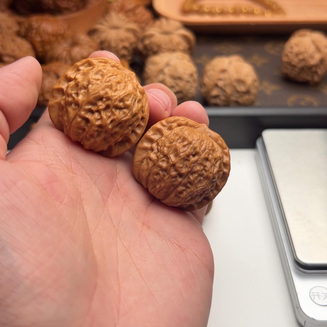 文玩核桃吊坠莲花虎头