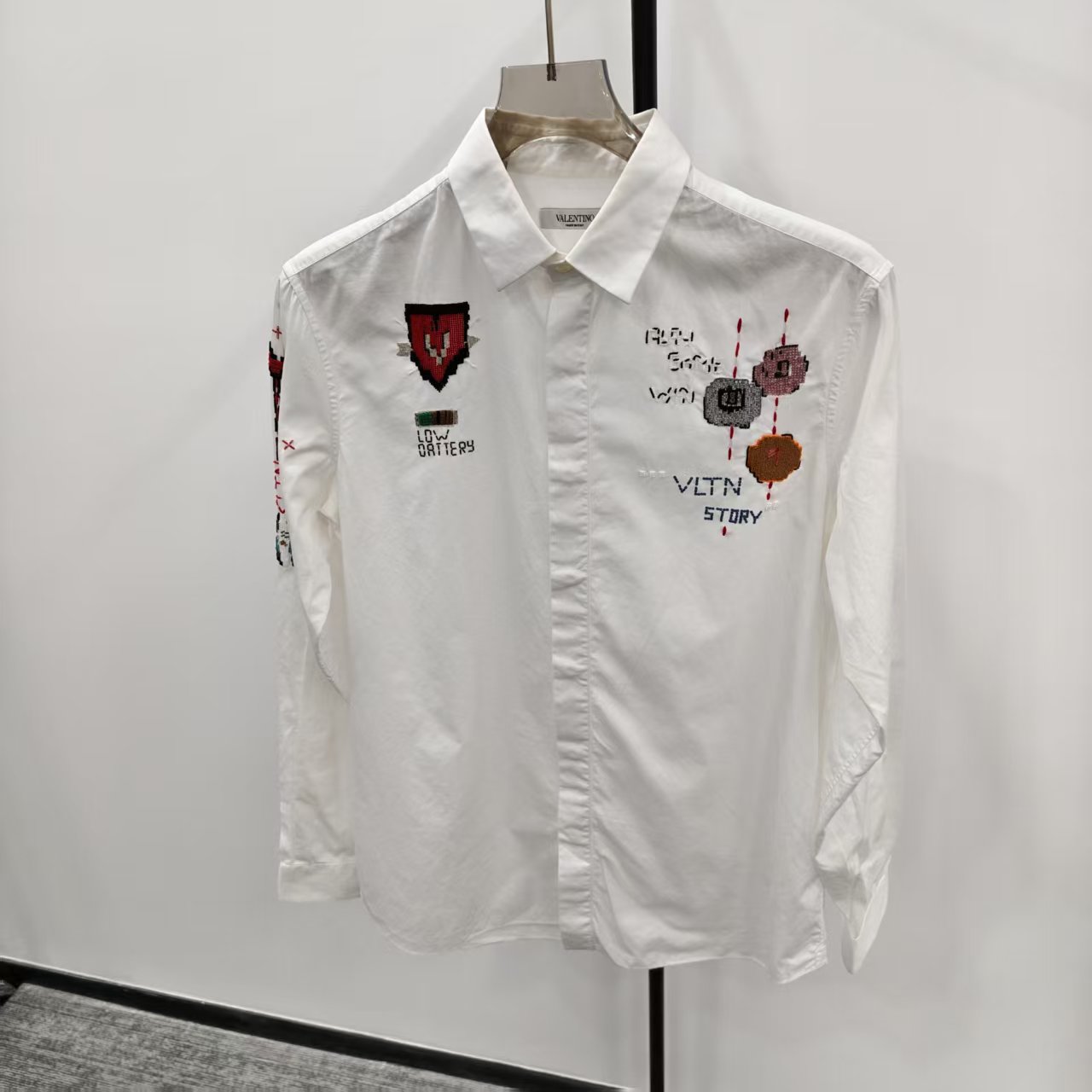 95新 Valentino/华伦天奴 白色刺绣印花文艺潮流长袖衬衫 39码
