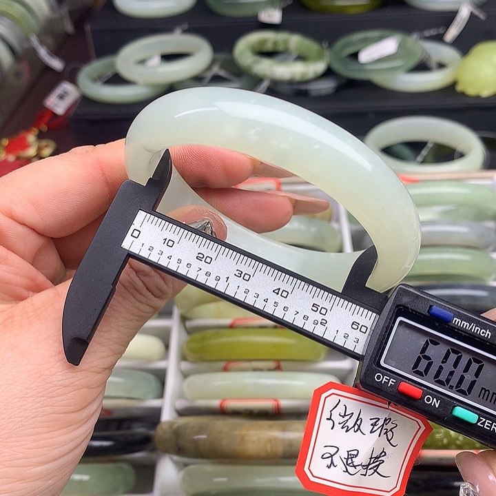 蛇纹石玉手镯未镶嵌919