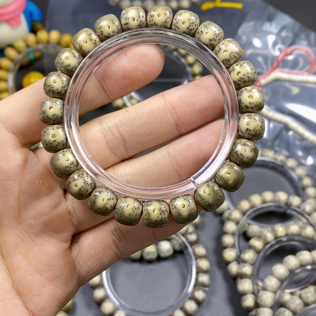 星月菩提手串10绿冰星点