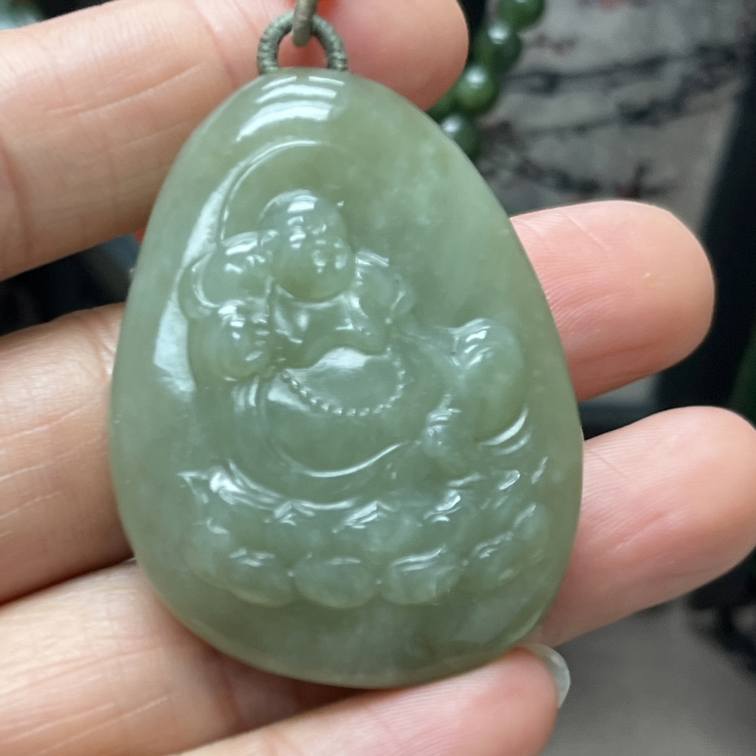 秒杀 天然和田玉吊坠精雕浅绿仿古俏色