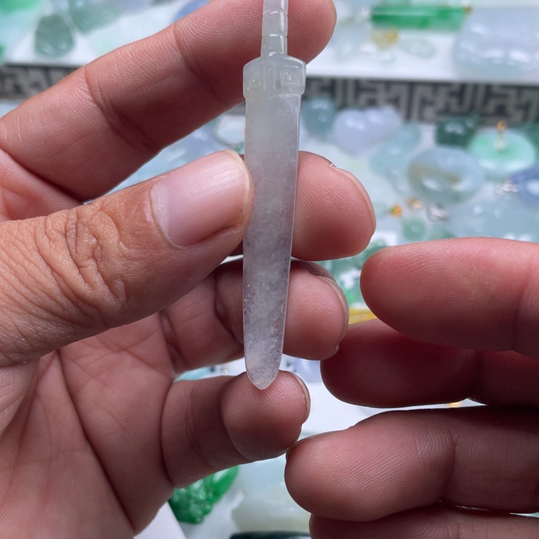 达***~翡翠未镶嵌颈饰翡翠剑
