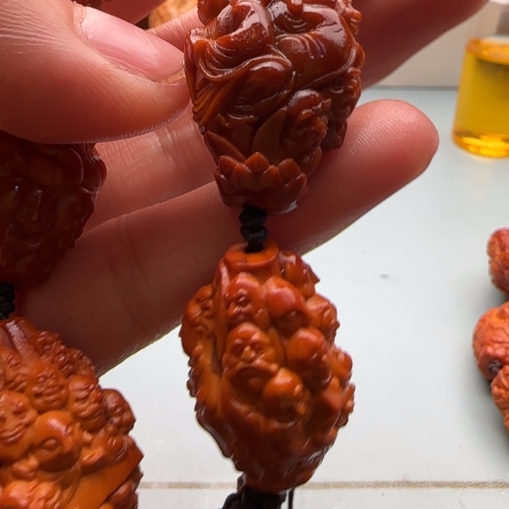 橄榄核手串雕刻工艺