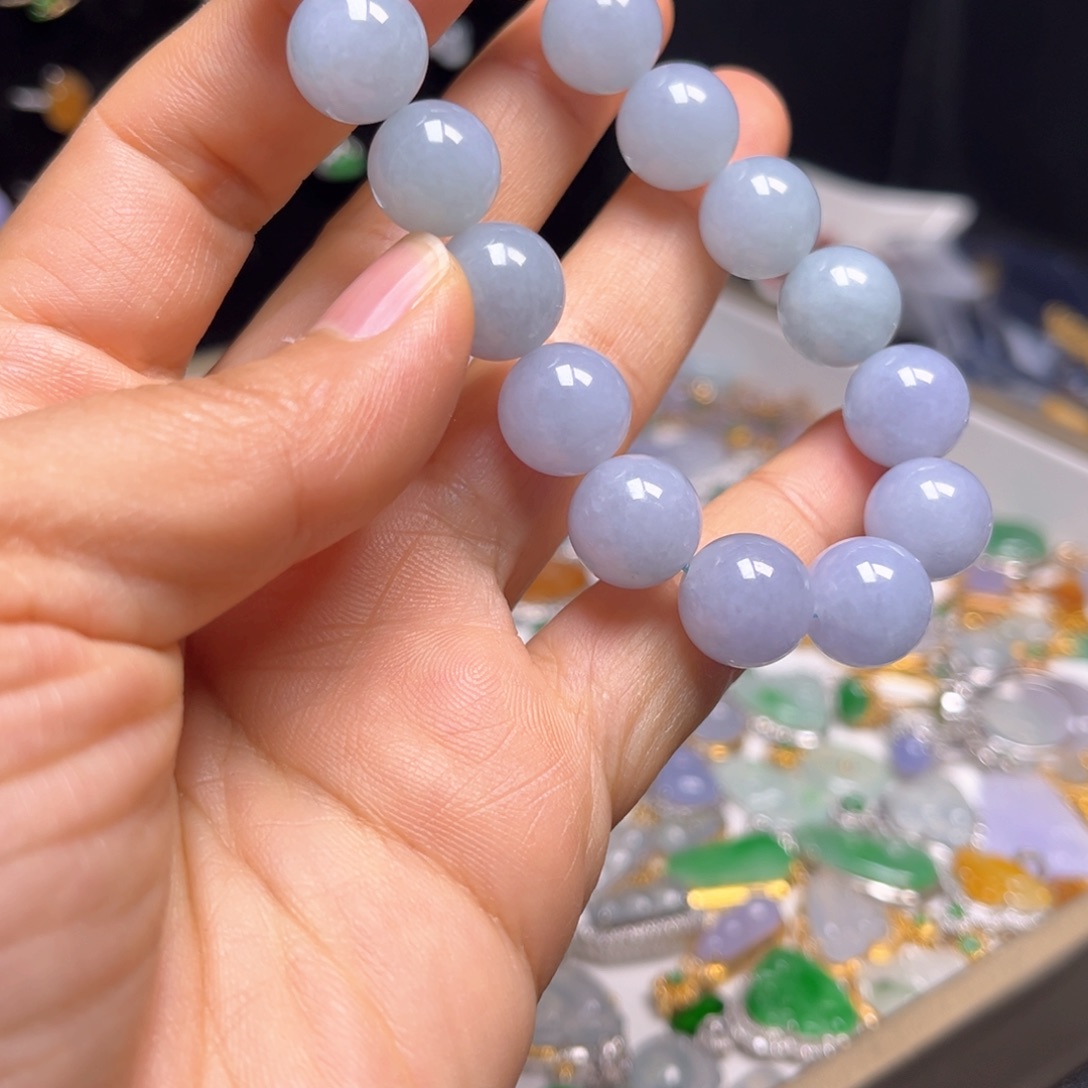 翡翠颈饰未镶嵌是因为