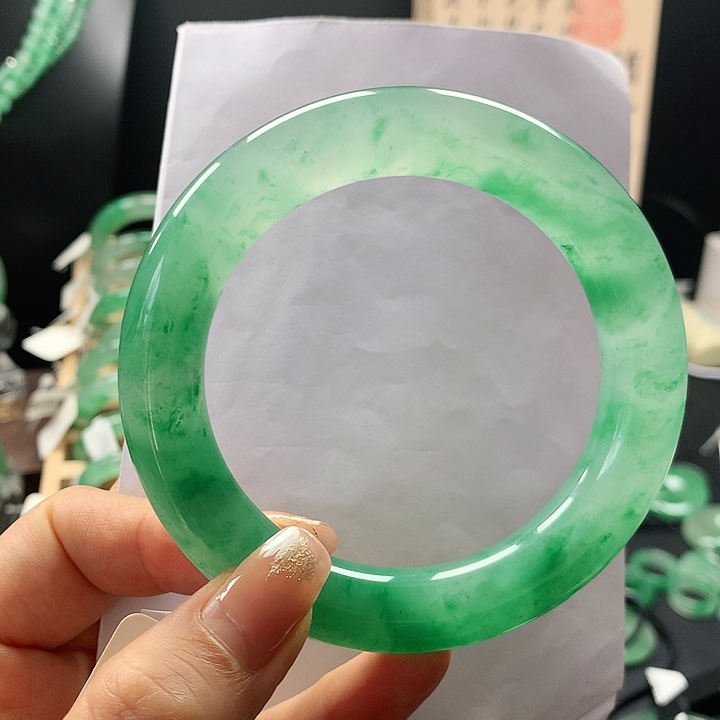 石英质玉手镯未镶嵌