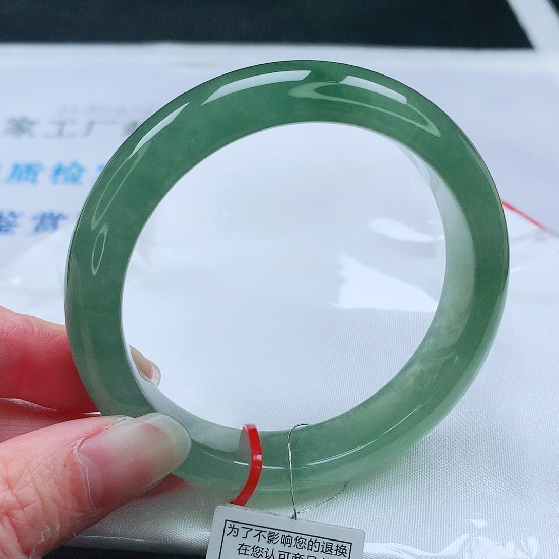 翡翠手镯未镶嵌57圈