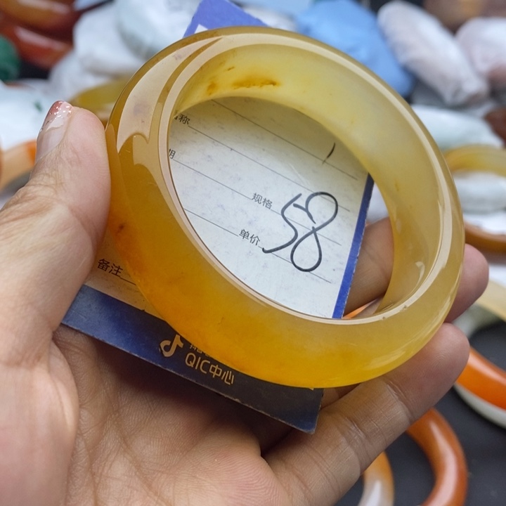 石英质玉手镯未镶嵌
