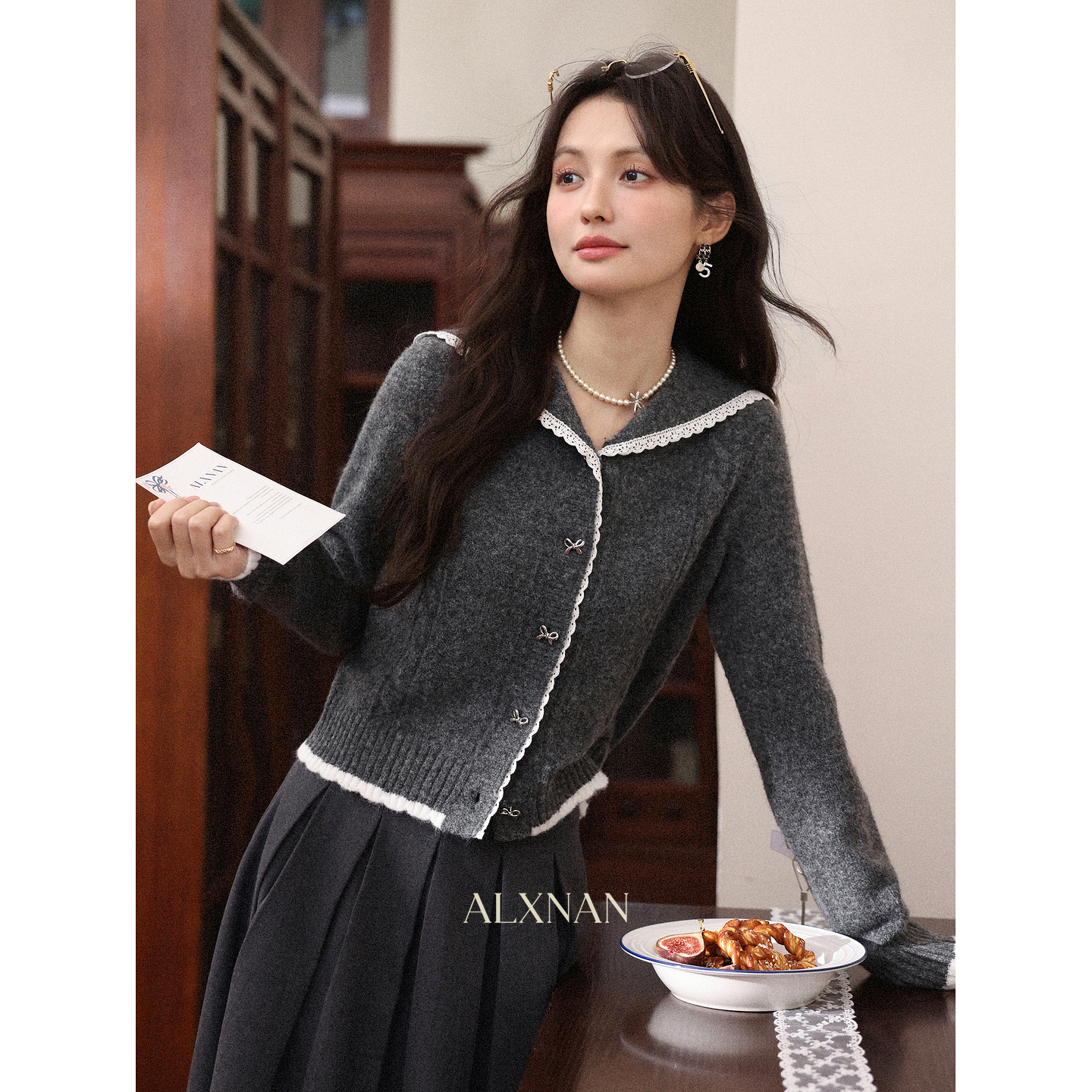 「月下手信」灰色披肩长袖针织毛衣女秋冬保暖修身上衣1460【大码】