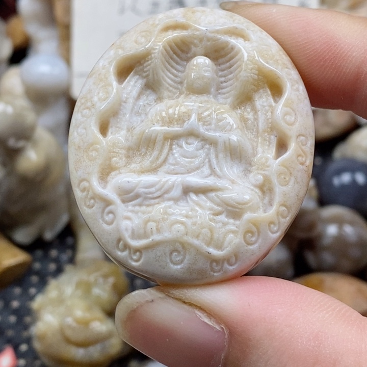 颈饰未镶嵌硅化珊瑚（珊瑚玉）