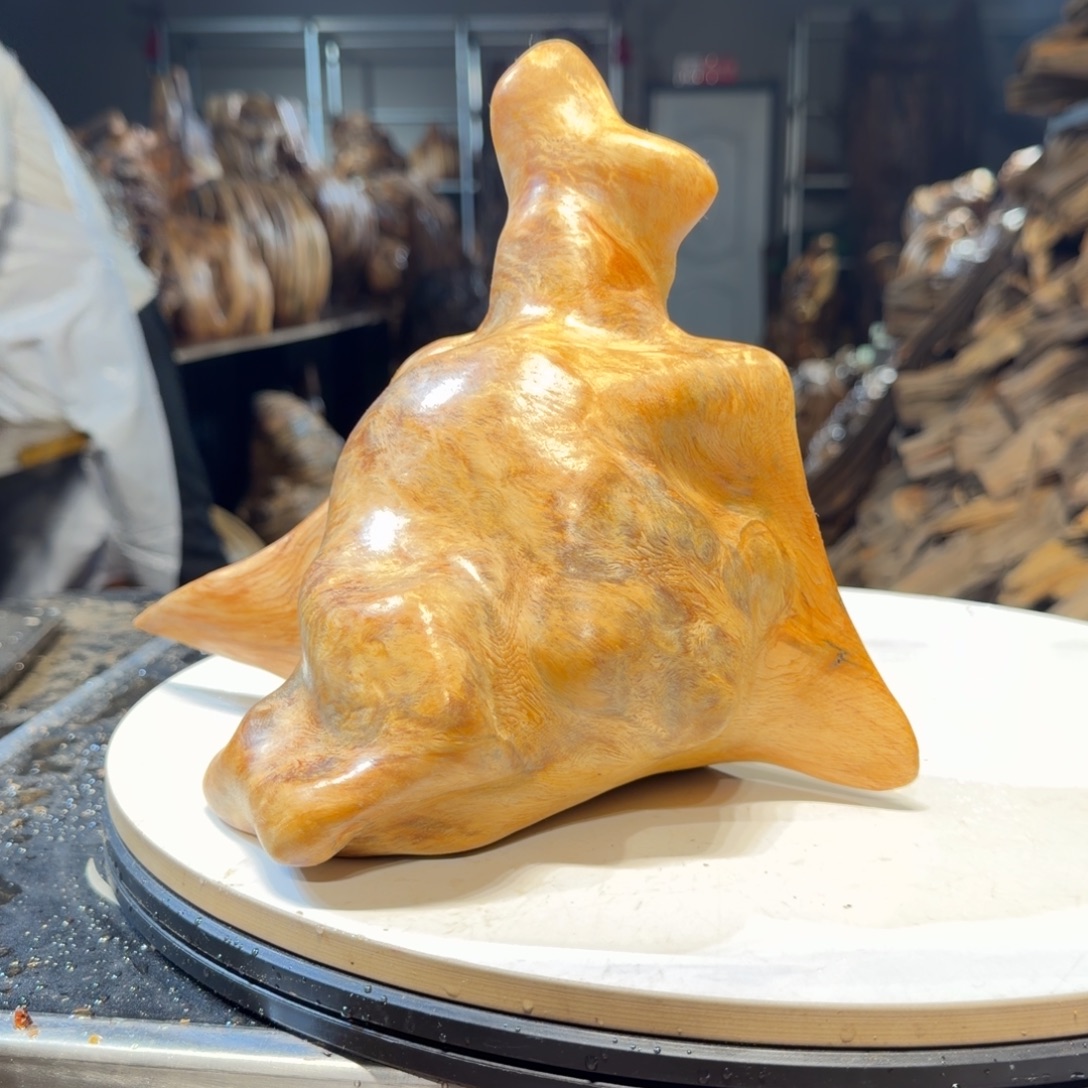 难***涂木王一刀琥珀木摆件187