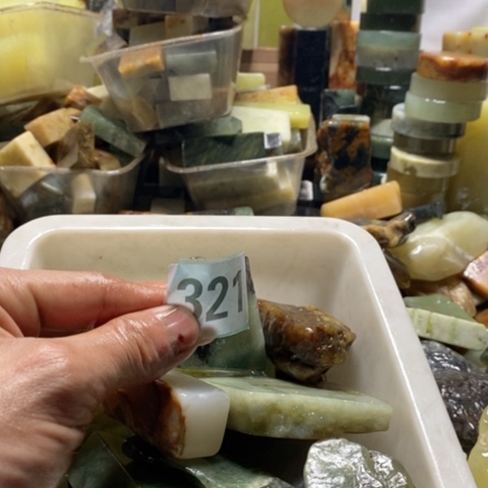 【闪购商品】未镶嵌蛇纹石玉珠宝玉器