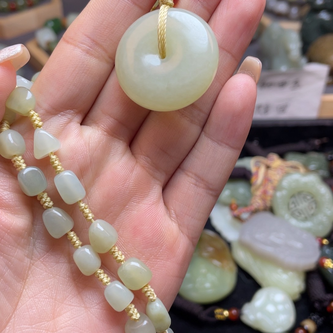 和田玉颈饰未镶嵌