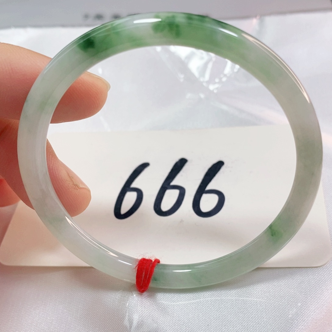 翡翠手镯未镶嵌55.5圈口圆条