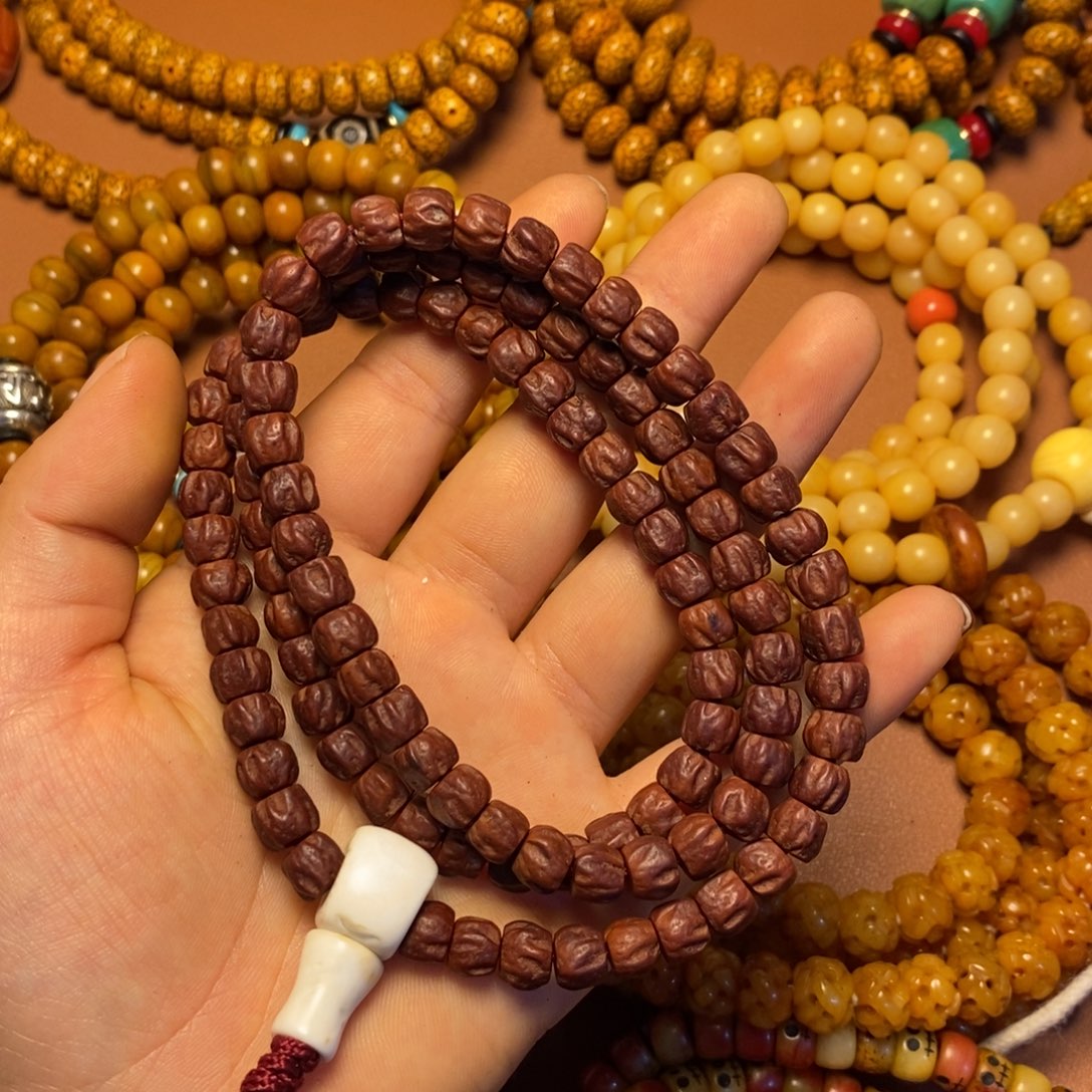 【闪购商品】琉璃颈饰p*n念珠。。