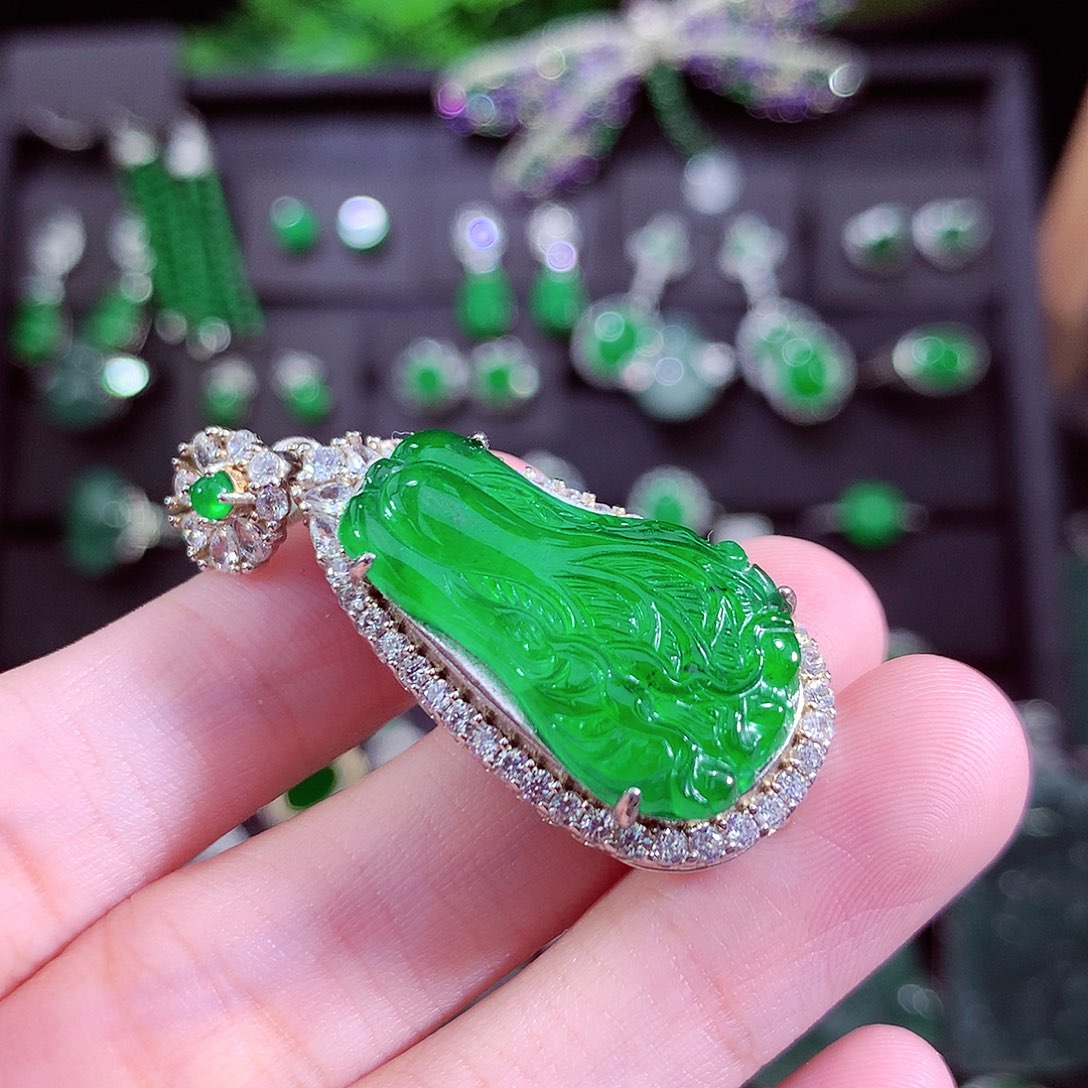 颈饰未镶嵌翡翠天然