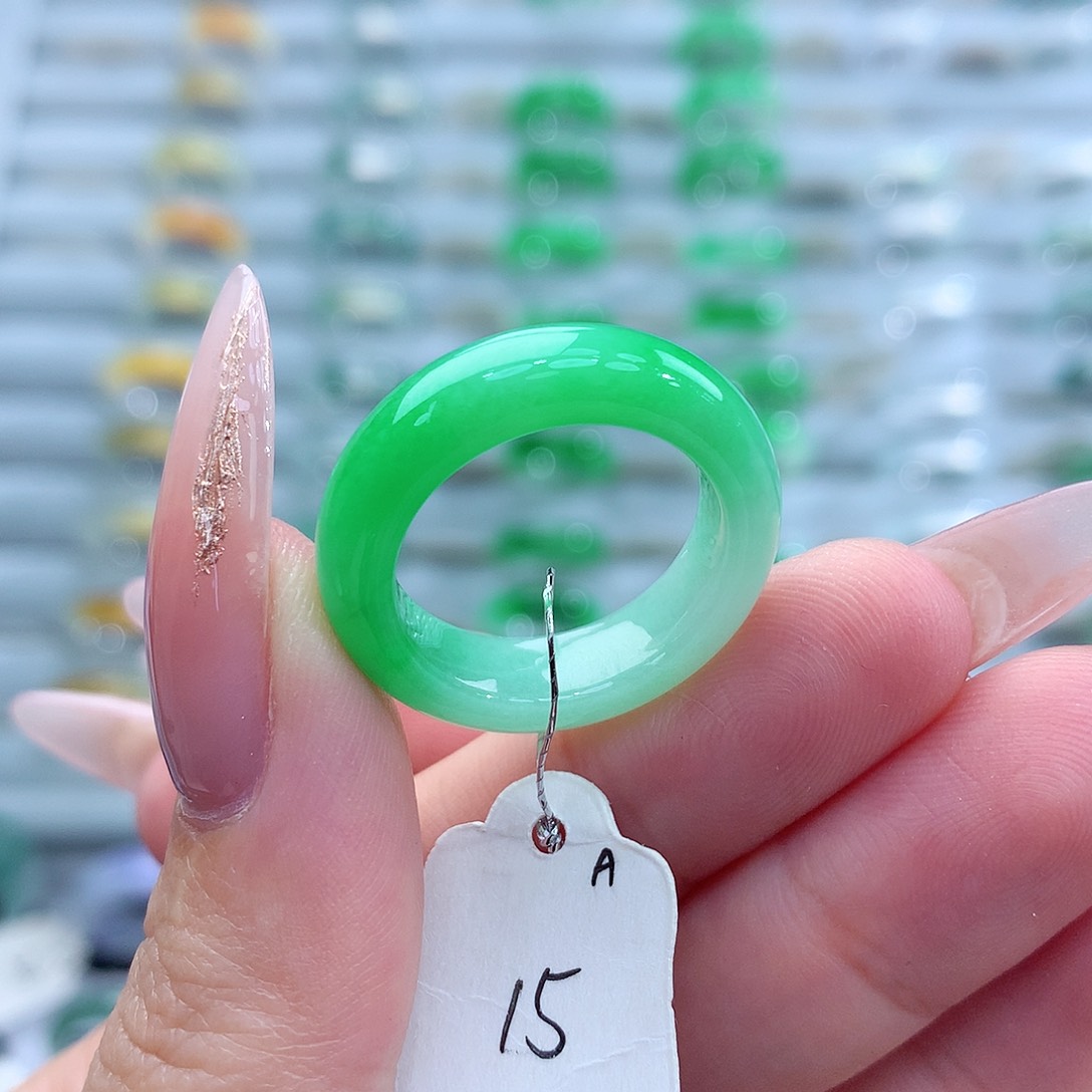 翡翠戒指未镶嵌天然