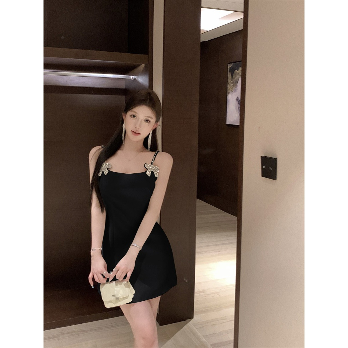 法式小众设计感水钻蝴蝶结吊带连衣裙女夏季新款时尚气质包臀裙子