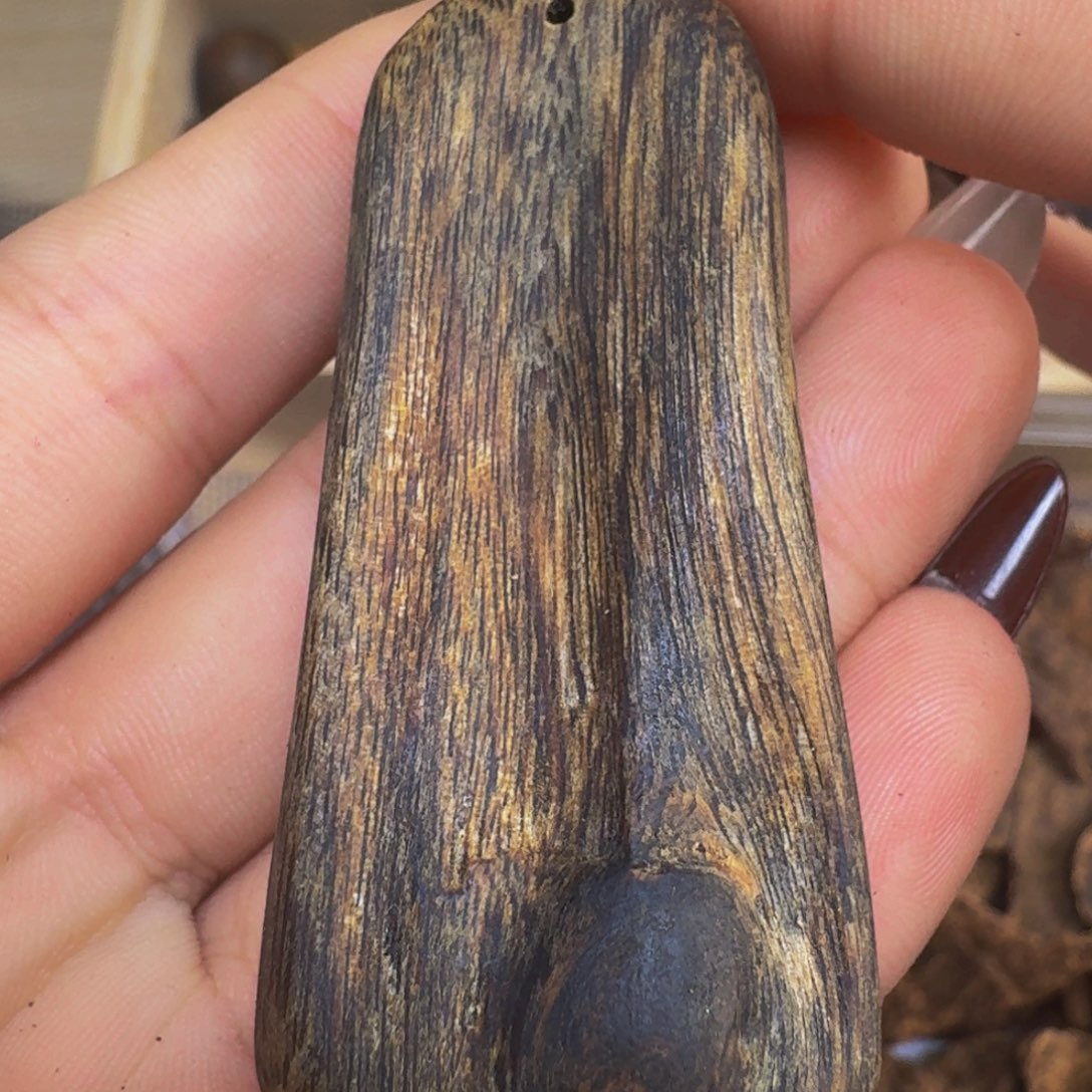 沉香吊坠海南高山淳化老料吊坠