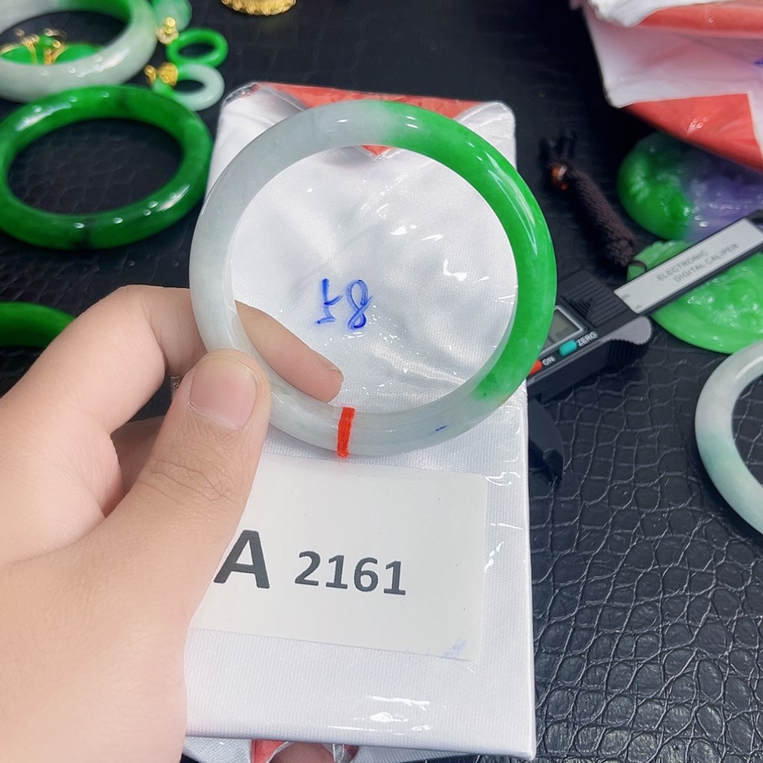 翡翠手镯未镶嵌多样性